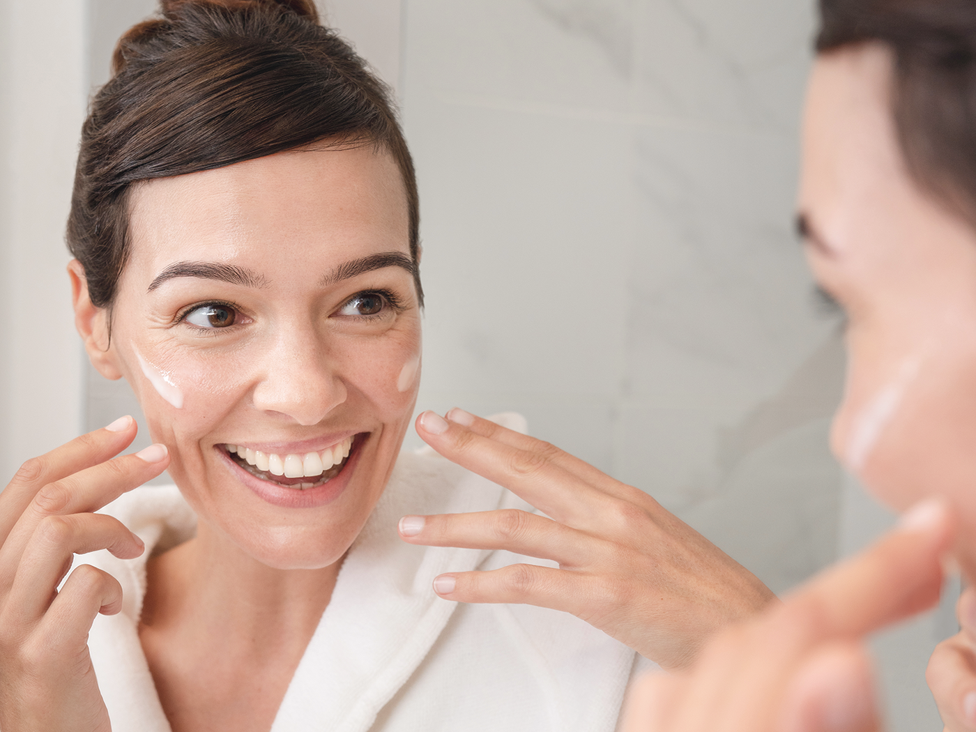 Projet 28, application du soin anti-âge LE SÉRUM